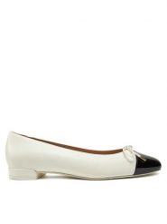 Stuart Weitzman Baleriny Sleek Bow Flat SG888 Écru. Baleriny damskie Stuart Weitzman, bez wzorów, ze skóry, bez obcasa. Za 949.99 zł.