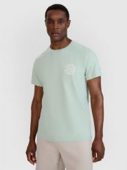 4F T-shirt regular z nadrukiem męski - turkusowy S. Niebieskie koszulki sportowe męskie 4f, m, bez wzorów, z bawełny, klasyczne, bez kołnierzyka. Za 59.99 zł.