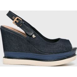 Wrangler - Koturny. Niebieskie klapki damskie Wrangler, bez wzorów, z gumy, bez obcasa, na koturnie, bez zapięcia. W wyprzedaży za 199.90 zł.