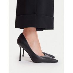 Szpilki GINO ROSSI. Czarne szpilki damskie Gino Rossi, bez wzorów, bez obcasa, bez zapięcia. Za 379.99 zł.