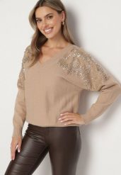 Ciemnobeżowy Sweter w Stylu Nietoperza z Cyrkoniami i Cekinami Nevalithia. Brązowe swetry damskie Born2be, bez wzorów, wizytowe, bez kołnierzyka, bez ramiączek, bez kaptura. Za 129.99 zł.
