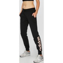 Adidas Performance - Spodnie. Szare spodnie sportowe damskie adidas Performance. W wyprzedaży za 179.90 zł.