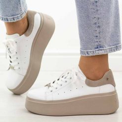 Białe skórzane sneakersy damskie na platformie Filippo Dp7537/26. Białe obuwie sportowe damskie Filippo, bez wzorów, z jeansu. Za 249.00 zł.