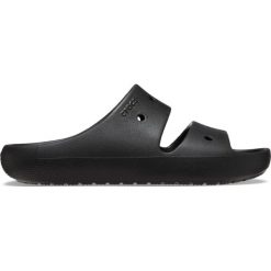 Crocs Classic Sandal 2.0. Białe klapki damskie Crocs, bez wzorów, klasyczne, bez obcasa. W wyprzedaży za 110.22 zł.
