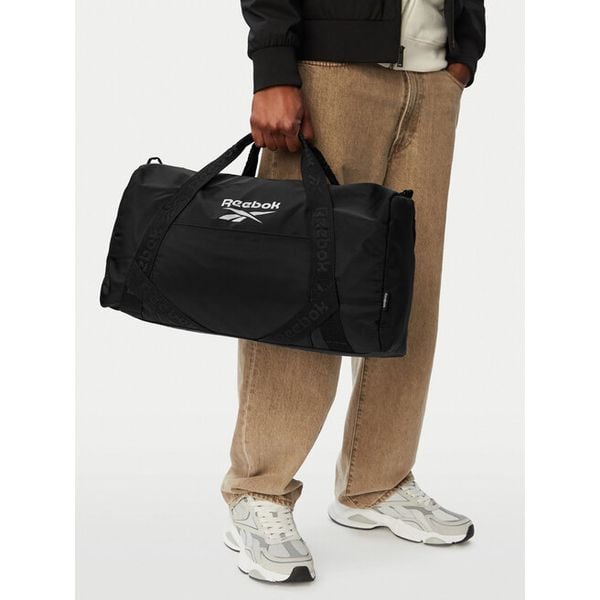 Torba sportowa Reebok. Czarne plecaki damskie Reebok, bez wzorów, sportowe. Za 129.99 zł.