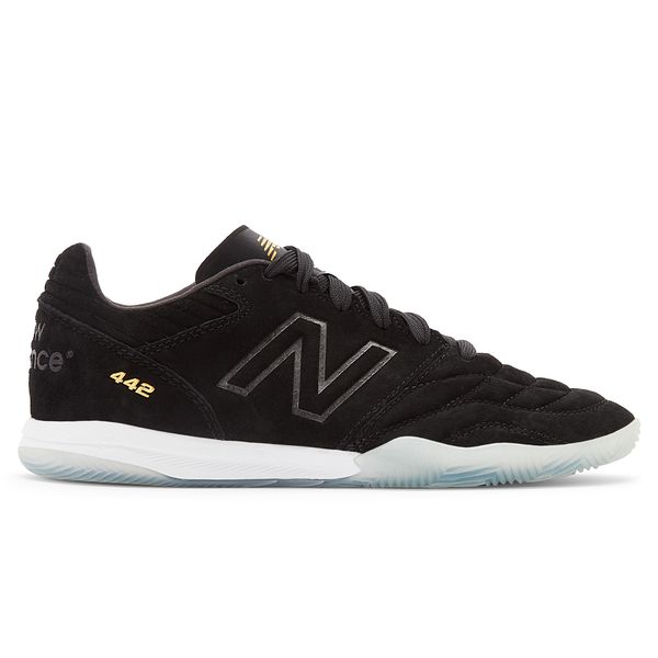 Halówki męskie New Balance 442 V2 PRO IN MS41LBK2 – czarne. Czarne buty sportowe męskie New Balance, z gumy, bez zapięcia, na fitness i siłownię. Za 349.99 zł.