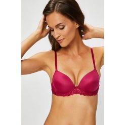 Triumph - Biustonosz Sexy Angel Spotlight. Różowe biustonosze Triumph, z haftami, z elastanu. W wyprzedaży za 129.90 zł.