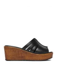 Lasocki Klapki CEO-WI16-NYASA-05 Czarny. Czarne klapki damskie Lasocki, bez wzorów, ze skóry, bez obcasa. Za 179.99 zł.