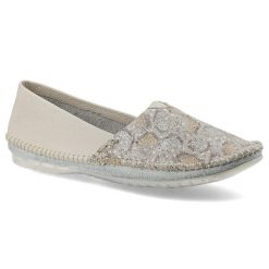 Baleriny damskie Maciejka, ze skórzaną lakierowaną cholewką miękką wkładką i niską elastyczną podeszwą, beżowe złote, 01930-81-00-0. Brązowe baleriny damskie Maciejka, bez wzorów, z lakierowanej skóry, eleganckie, bez obcasa. Za 185.00 zł.