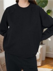 Bluza crewneck - czarny. Czarne bluzy damskie Sinsay, l, bez wzorów, bez kaptura. Za 35.99 zł.