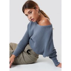 NA-KD Dzianinowy sweter z odkrytymi ramionami - Blue. Niebieskie swetry damskie NA-KD, z dzianiny. Za 121.95 zł.