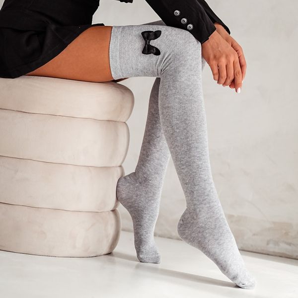 Szare zakolanówki bawełniane z kokardką 229. Szare skarpety damskie Milena, bez wzorów, z bawełny. Za 33.00 zł.