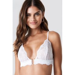 NA-KD Lingerie Biustonosz z metalową sprzączką - White. Białe biustonosze NA-KD Lingerie, z haftami. Za 80.95 zł.