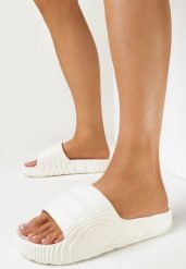 Białe Piankowe Klapki na Grubej Podeszwie Aplia. Białe klapki damskie Born2be, bez wzorów, wakacyjne, bez obcasa. Za 29.99 zł.
