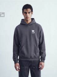Bluza hoodie z nadrukiem na plecach z bawełną - szary. Szare bluzy męskie Sinsay, l, bez wzorów, z bawełny, bez kaptura. Za 69.99 zł.
