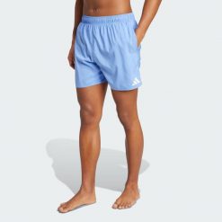 Szorty do pływania o długości około 13 centymetrów. Białe krótkie spodenki sportowe męskie Adidas, s, bez wzorów, do pływania. Za 139.00 zł.