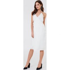 Rut&Circle Kopertowa sukienka Haley - White. Sukienki damskie marki Rut&Circle. W wyprzedaży za 80.97 zł.