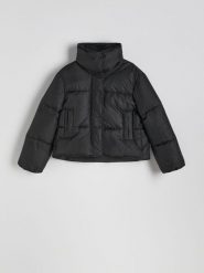 Pikowana kurtka oversize - czarny. Czarne kurtki damskie Reserved, l, bez wzorów, z tkaniny, bez kaptura. W wyprzedaży za 59.99 zł.