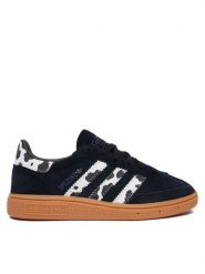 Adidas Sneakersy Handball Spezial KI5639 Czarny. Czarne buty sportowe dziewczęce Adidas, bez wzorów, ze skóry, bez zapięcia, do piłki ręcznej. Za 279.99 zł.
