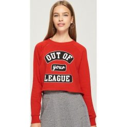 Krótka bluza - Czerwony. Bluzy damskie marki Calvin Klein Jeans. W wyprzedaży za 19.99 zł.