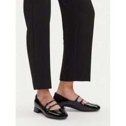 Czółenka Clarks. Czarne czółenka damskie Clarks, bez wzorów, bez obcasa, bez zapięcia. Za 296.99 zł.