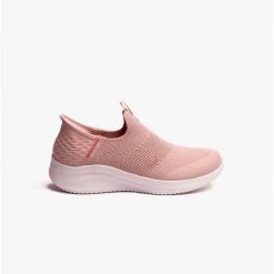 Buty damskie SKECHERS Ultra Flex 3.0 Cozy Streak. Czerwone obuwie sportowe damskie Skechers, bez wzorów, trekkingowe, Skechers Sport. Za 319.99 zł.