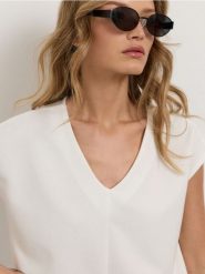 Bluza bez rękawów soft touch - kremowy. Białe bluzy damskie Sinsay, l, bez wzorów, z dzianiny, bez kaptura. Za 39.99 zł.