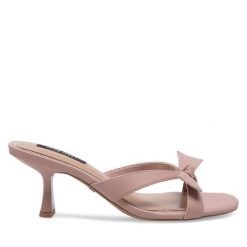 Klapki Nine West. Czerwone klapki damskie Nine West, bez wzorów, bez obcasa. Za 137.99 zł.