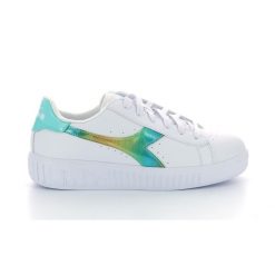 Trampki dziewczęce DIADORA GAME STEP RAINBOW GS. Białe buty sportowe dziewczęce Diadora, bez wzorów, bez zapięcia, trekkingowe. Za 79.99 zł.