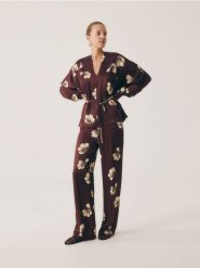 Spodnie z wiskozy - ciemnofioletowy. Fioletowe spodnie materiałowe damskie Reserved, l, bez wzorów, z tkaniny. W wyprzedaży za 79.99 zł.