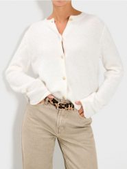 Sweter z ozdobnymi guzikami - biały. Białe swetry damskie Sinsay, l, bez wzorów, bez kołnierzyka, bez ramiączek, bez kaptura. Za 59.99 zł.