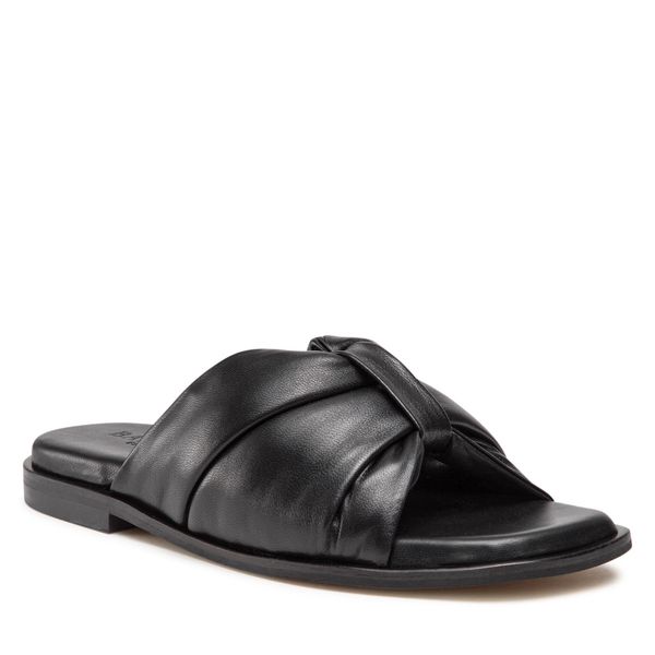 Klapki Badura. Czarne klapki damskie Badura, bez wzorów, bez obcasa. Za 299.99 zł.