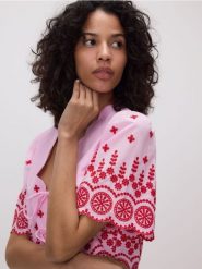 Bluzka z ażurowymi detalami - różowy. Czerwone bluzki damskie Reserved, l, w ażurowe wzory, z bawełny, bez kołnierzyka, bez ramiączek. Za 119.99 zł.