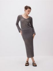 Dzianinowa spódnica maxi - brązowy. Brązowe spódnice damskie Reserved, l, bez wzorów, z dzianiny, maxi, dopasowane. W wyprzedaży za 49.99 zł.