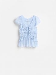 Bluzka z falbanami - jasnoniebieski. Niebieskie bluzki damskie Reserved, l, bez wzorów, z wiskozy, bez kołnierzyka, bez ramiączek. Za 129.99 zł.