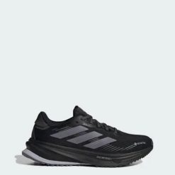Buty do biegania adidas Supernova Rise GTX Czarny. Czarne obuwie sportowe damskie Adidas, bez wzorów, z gore-texu, do biegania. Za 647.50 zł.