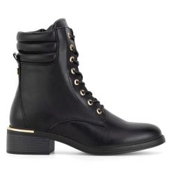 Trzewiki Jenny Fairy. Czarne botki damskie Jenny Fairy, bez obcasa, na płaskiej podeszwie, bez zapięcia. Za 169.99 zł.