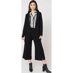 Rut&Circle Spodnie z rozcięciami Ofelia - Black. Czarne spodnie materiałowe damskie Rut&Circle, z haftami, z poliesteru. Za 161.95 zł.