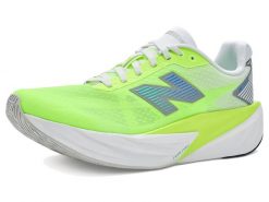 Buty - Bieganie - Damskie - FuelCell Rebel v5 - Afterglow. Żółte obuwie sportowe damskie New Balance, bez wzorów, z materiału, do biegania. Za 654.55 zł.