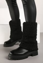Czarne Botki na Grubej Tłoczonej Podeszwie Ozdobione Futerkiem Emirae. Czarne botki damskie Born2be, z jeansu, eleganckie, bez obcasa, na obcasie, bez zapięcia. Za 149.99 zł.
