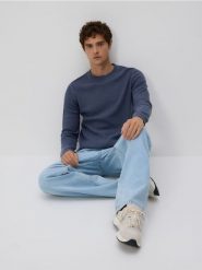 Strukturalny sweter z bawełny - niebieski. Niebieskie swetry przez głowę męskie Reserved, l, bez wzorów, z bawełny, bez kołnierzyka. Za 119.99 zł.