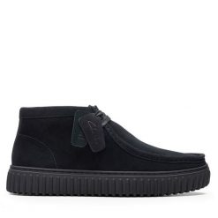 Trzewiki Clarks. Czarne botki męskie Clarks, bez wzorów, bez zapięcia. Za 479.99 zł.
