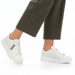 Sneakersy damskie S.Barski, cholewka skóra naturalna perforowana wiązanie klasyczne niski fason zaokrąglony nosek gruba podeszwa casualowy charakter,. Białe półbuty damskie S.BARSKI, bez wzorów, ze skóry, klasyczne, bez obcasa, na platformie, bez zapięcia. Za 189.00 zł.