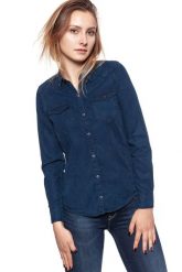 KOSZULA JEANSOWA DAMSKA WRANGLER L/S MARBLED WESTERN VINTAGE INDIGO W5192MI3E. Niebieskie bluzki damskie Wrangler, l, bez wzorów, z jeansu, vintage, bez kołnierzyka, bez ramiączek. W wyprzedaży za 79.99 zł.