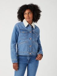 WRANGLER DAMSKA KURTKA JEANSOWA WRANGLER HERITAGE SHERPA JACKET FIRST LOVE 112342682. Płaszcze damskie Wrangler, s, bez wzorów, z jeansu, bez kaptura. W wyprzedaży za 199.99 zł.