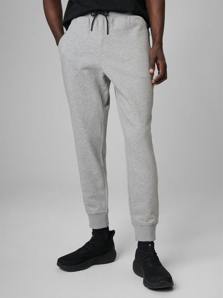 Spodnie dresowe joggery męskie 4F 4FRMM00TTROM2020. Szare spodnie sportowe męskie 4f, m, bez wzorów, z bawełny, na fitness i siłownię. Za 149.99 zł.