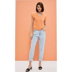 Bawełniana bluzka ze ściągaczem łososiowa. Czerwone bluzki damskie MOODO, xs, bez wzorów, z bawełny, bez kołnierzyka, bez ramiączek. W wyprzedaży za 12.99 zł.