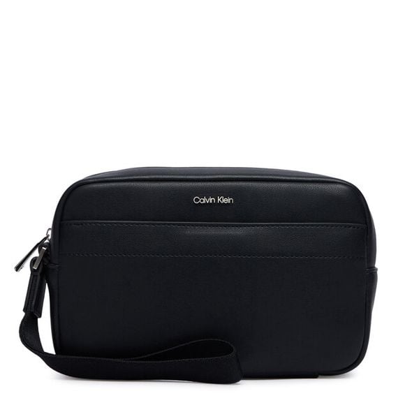 Saszetka Calvin Klein. Czarne saszetki męskie Calvin Klein, młodzieżowe, małe. Za 289.99 zł.