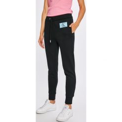 Calvin Klein Jeans - Spodnie. Jeansy damskie marki Calvin Klein Jeans. W wyprzedaży za 319.90 zł.