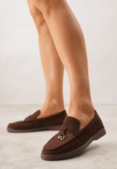 Brązowe Mokasyny z Imitacji Zamszu Zdobione Zawieszką i Przeszyciem Aezoris. Brązowe mokasyny damskie Renee, z jeansu, eleganckie. Za 99.99 zł.